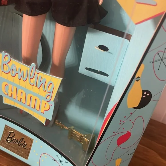 Bowling Champ Barbie - Picture 3 of 7